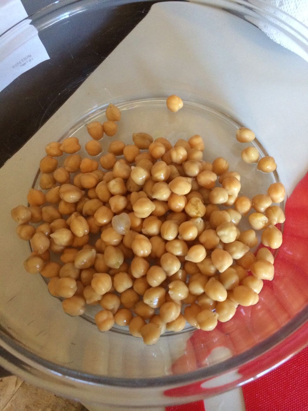 Drain and rinse a can of chickpeas
