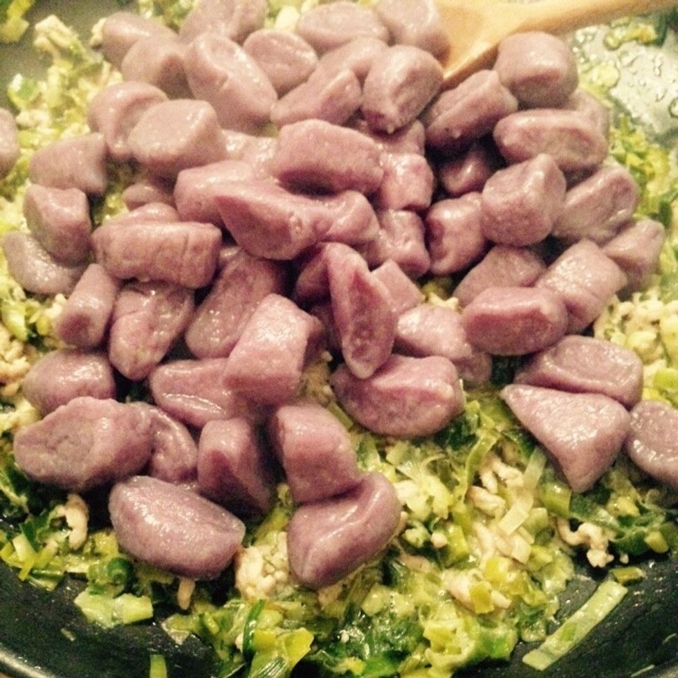 Drain the gnocchi and toss them in. I am using red cabbage gnocchi, you can find how to make them among my guides
