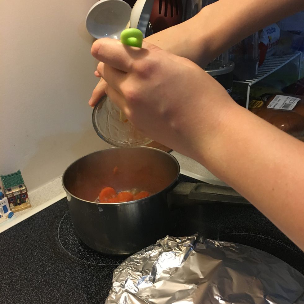 Drain the water from the pot and add the honey, lemon and butter.