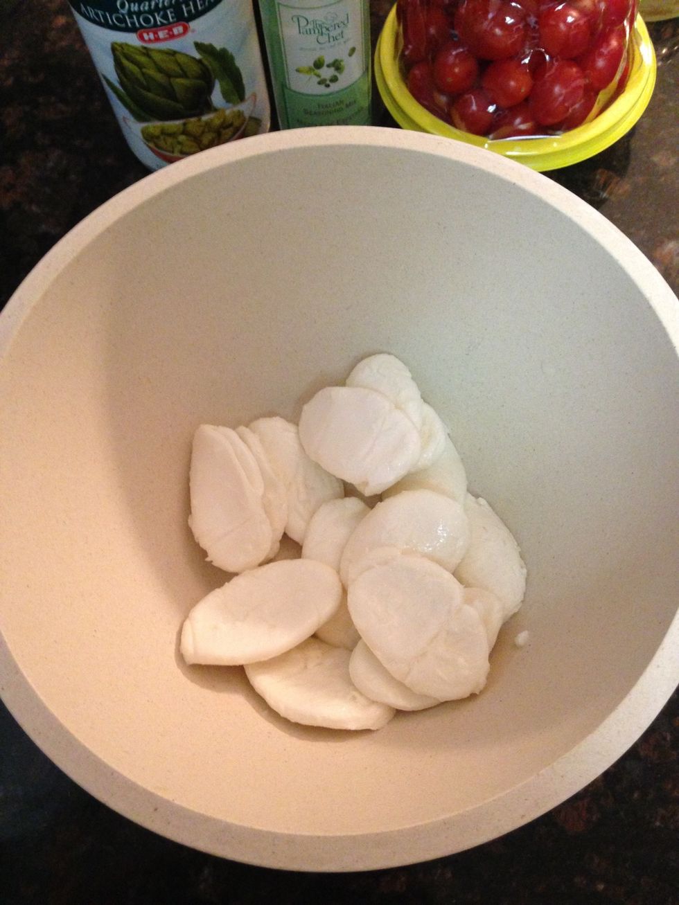 Drain water off fresh mozzarella and place in salad bowl