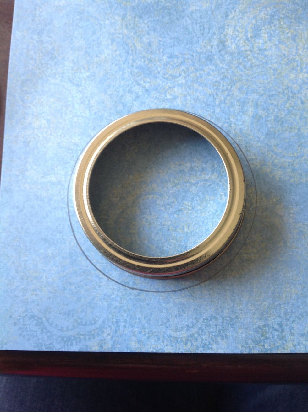 Draw a circle in the paper the same size of the mason jar.