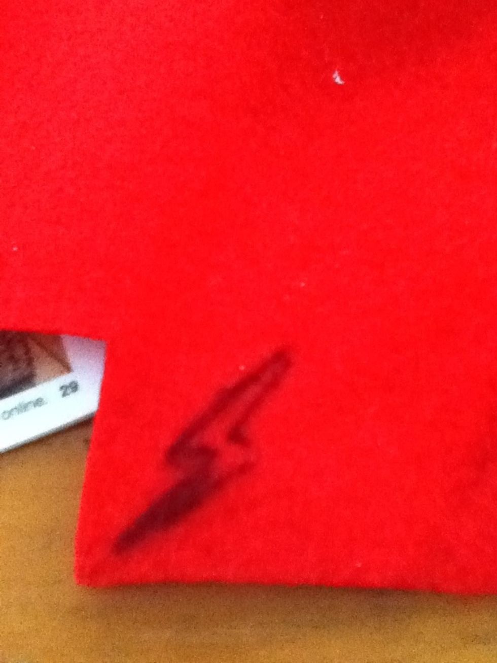 Draw a lightning bolt on the red felt and cut it out.