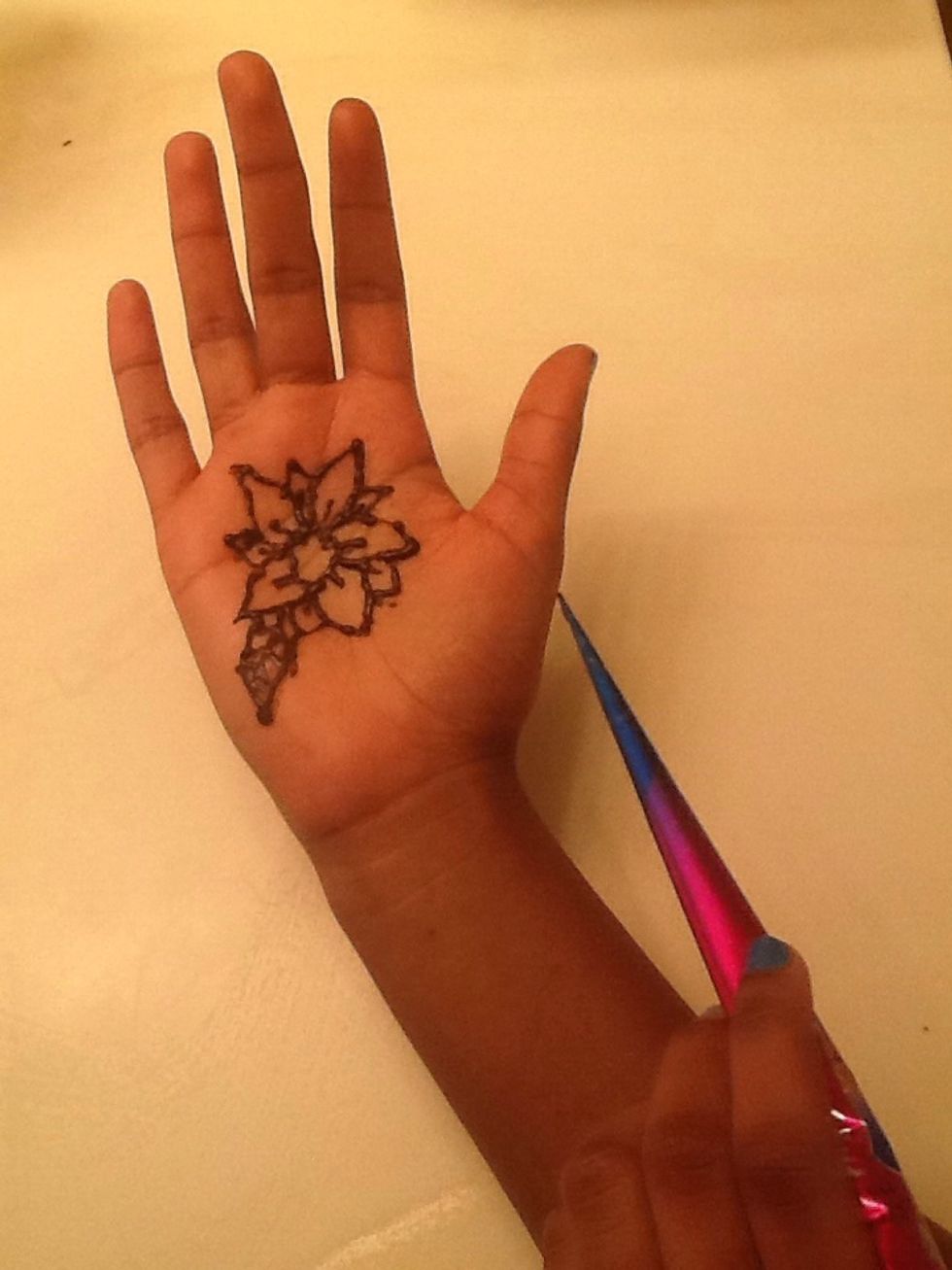 Draw a line going up the middle of the leaf. Add little lines going to the side of the leaf coming from the line in the middle. Try your best to make the leaf symmetric.