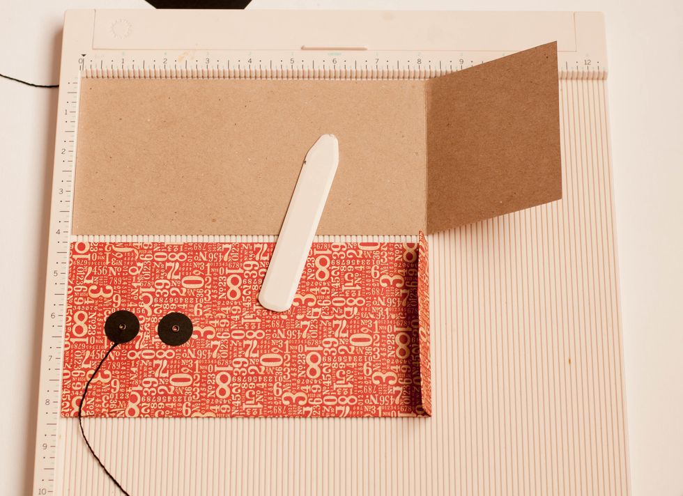 Draw a line on the paper. Size is the same as envelope