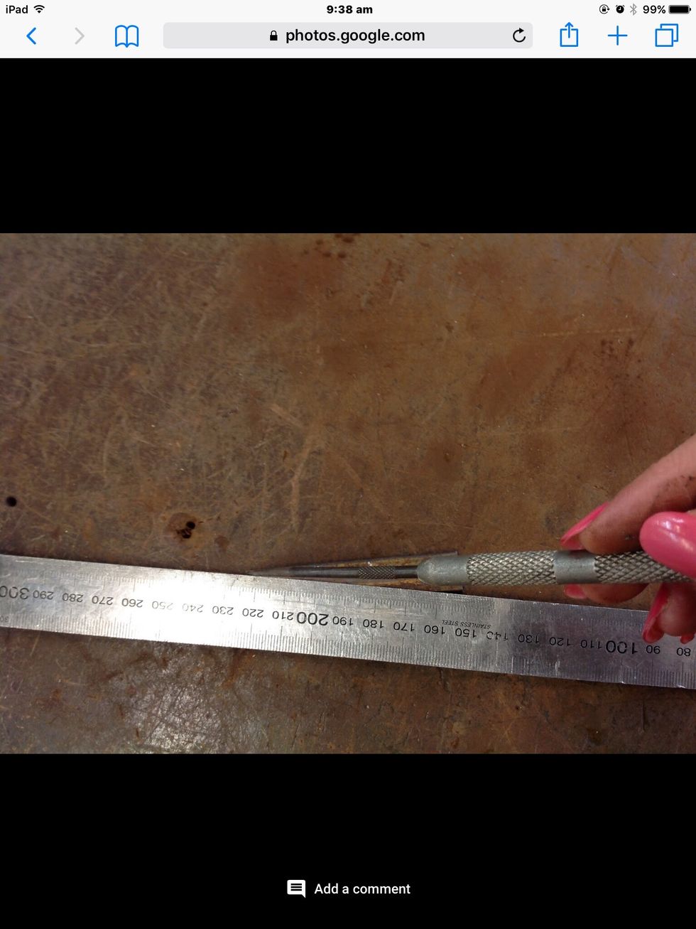 draw line from corner of un blended edge to where it meets diagonally with the side.do this for both corners