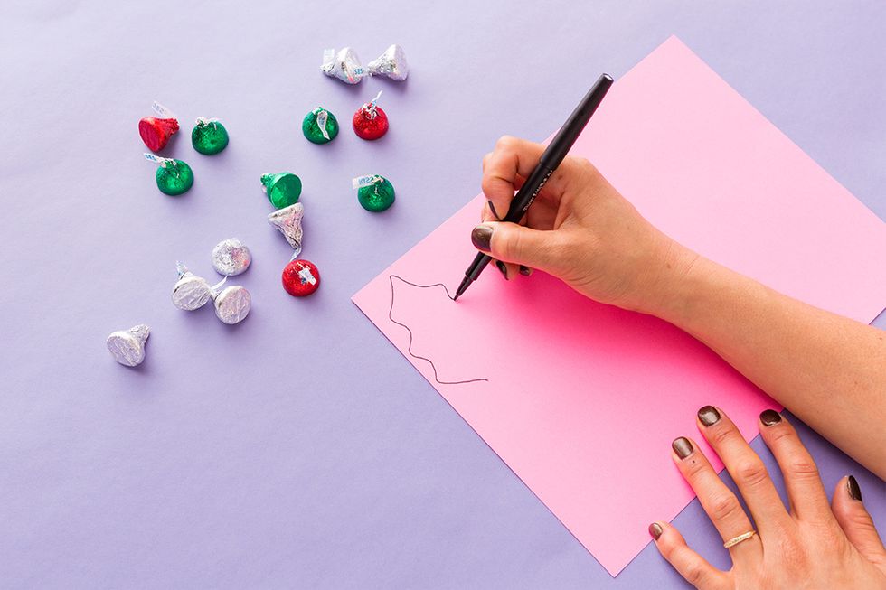 Draw out those cute little seasonal leaves. This part can even be done by the little ones at home to add more character to your garland.
