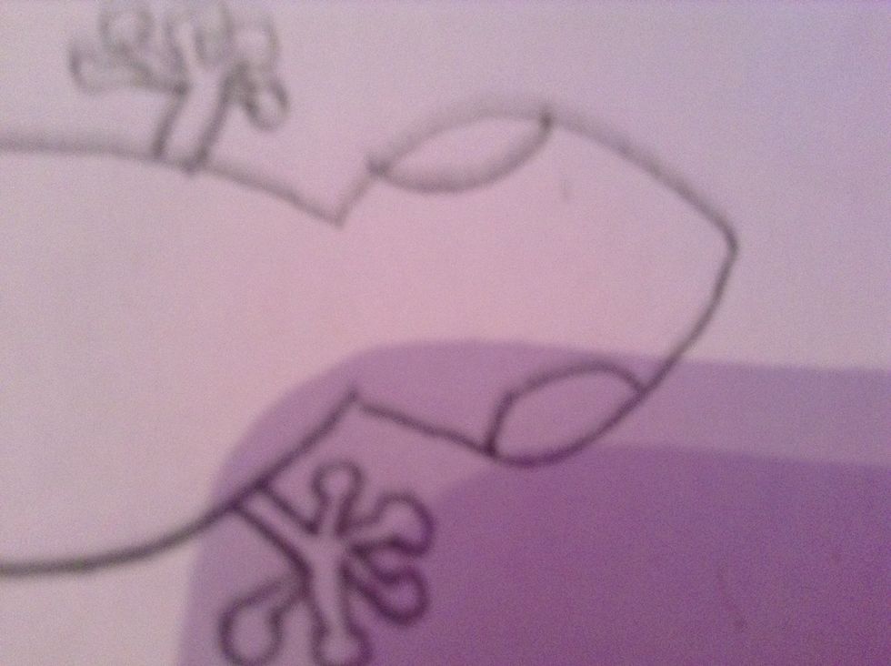 Draw semi circles on its head like this.