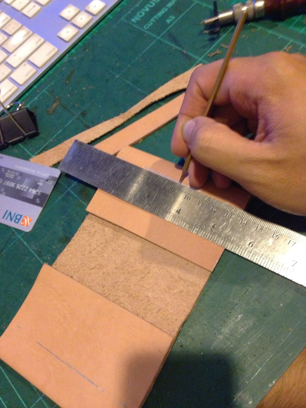 Draw the guideline again to determine the position of the card