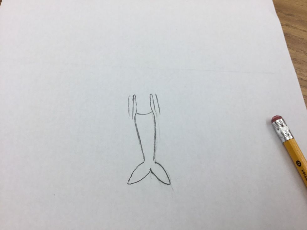 Draw the outline of her arms