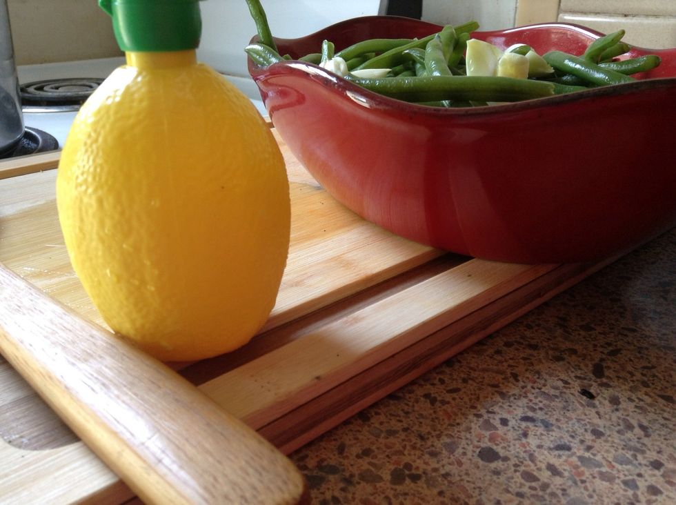 Dress with lemon juice