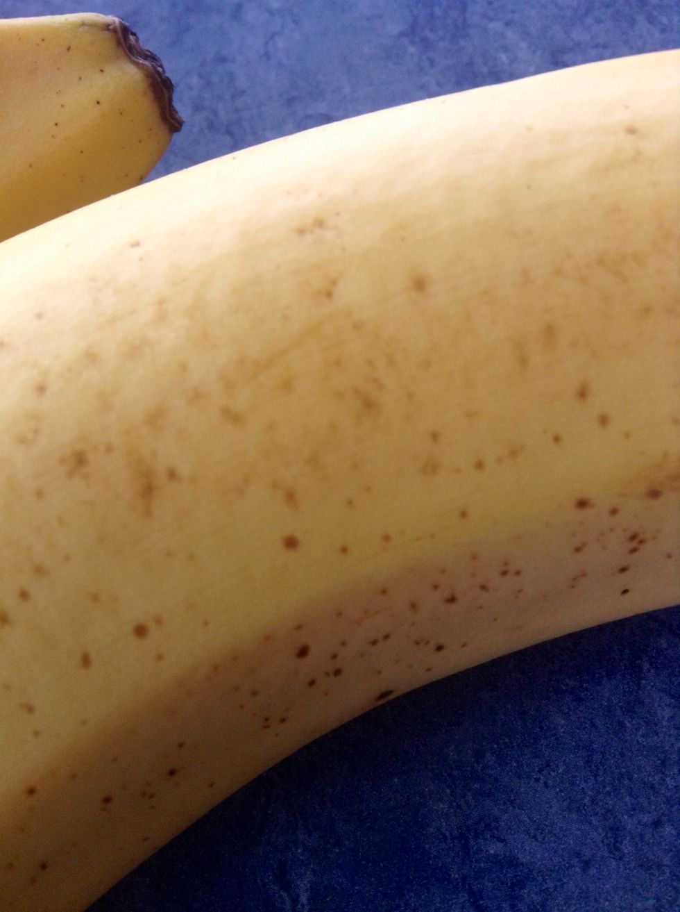 Dried bananas have the best flavor when tiny brown speckles are just beginning to appear on the skin.