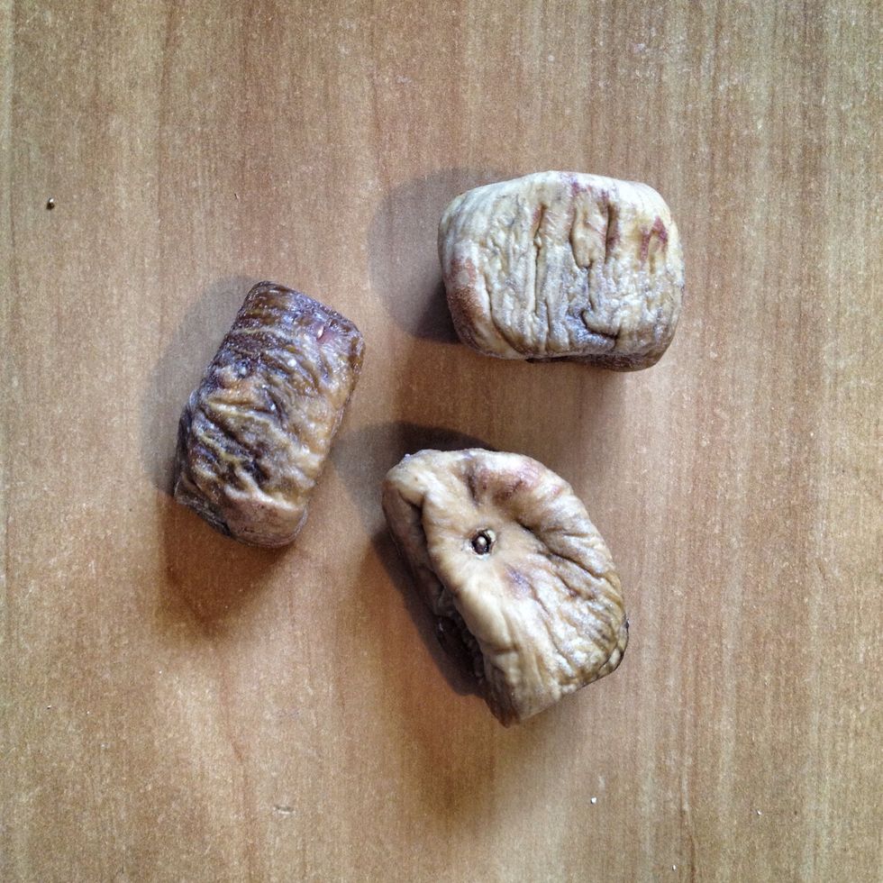 Dried fruits: Figs, dates, mango, banana, ...