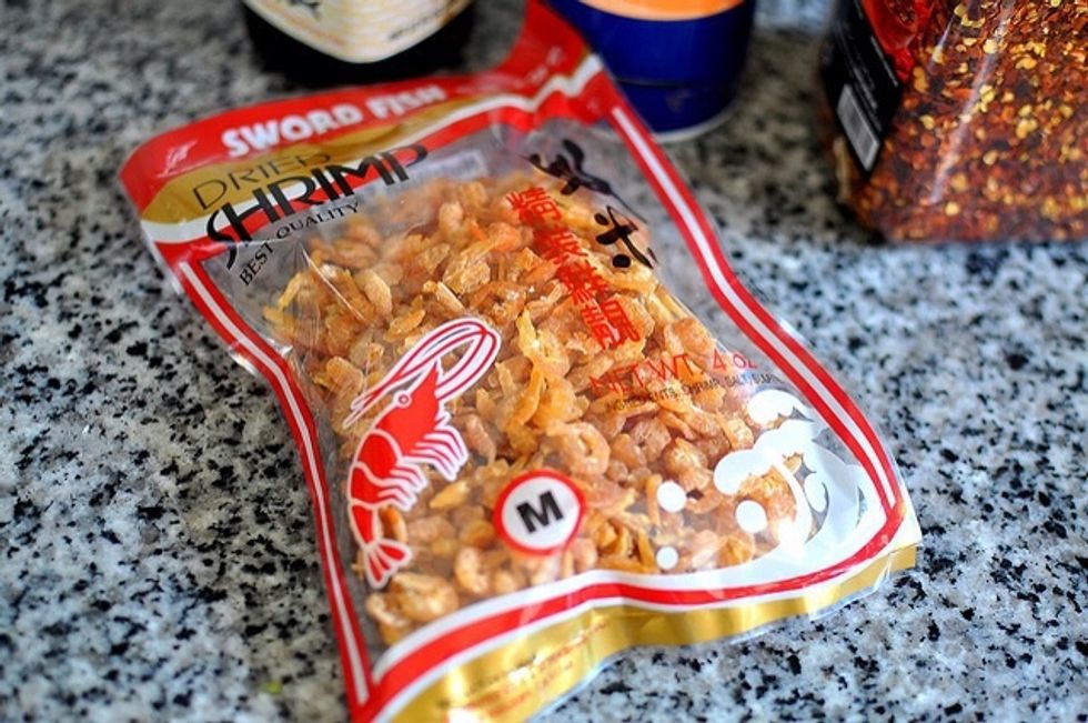 Dried shrimp, small size. The dried shrimp is special unique flavor for this dish. But if u can not find out it, just try with shrimp. It's ok.