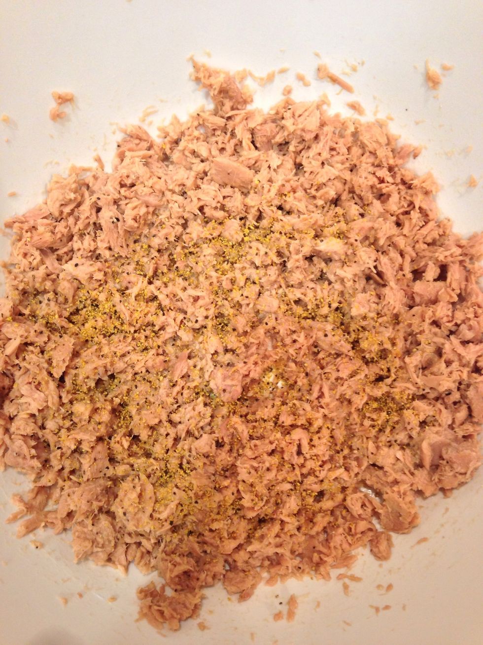 Drip some lemon juice over the tuna (not too much!) and sprinkle lemon pepper seasoning on top