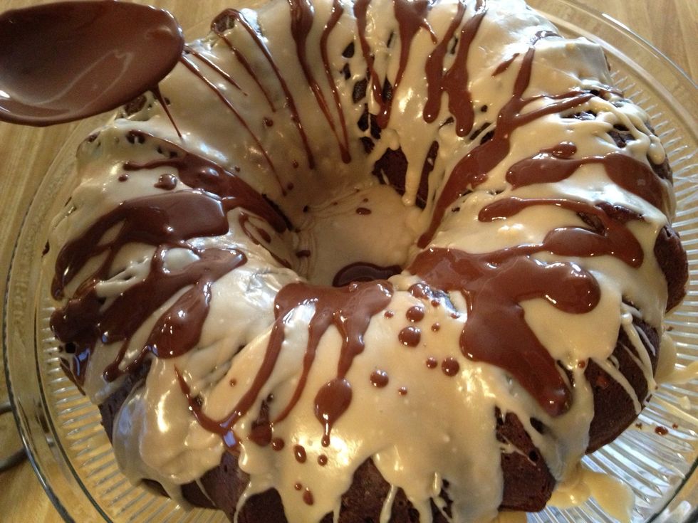 Drizzle chocolate over cake.