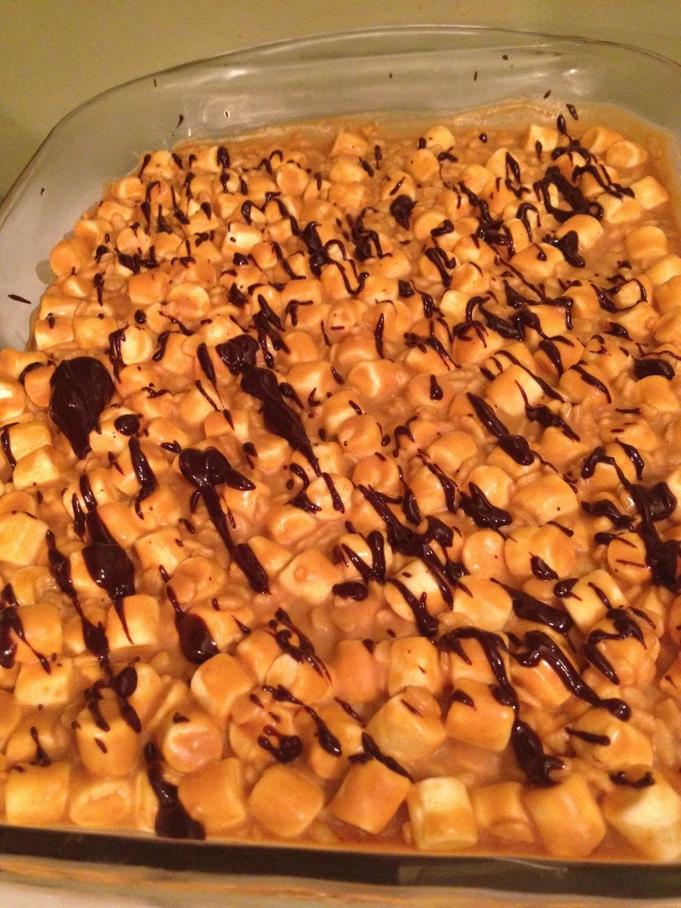 Drizzle melted chocolate all over hardened marshmallow mixture. Put back in refridgerator to cool.