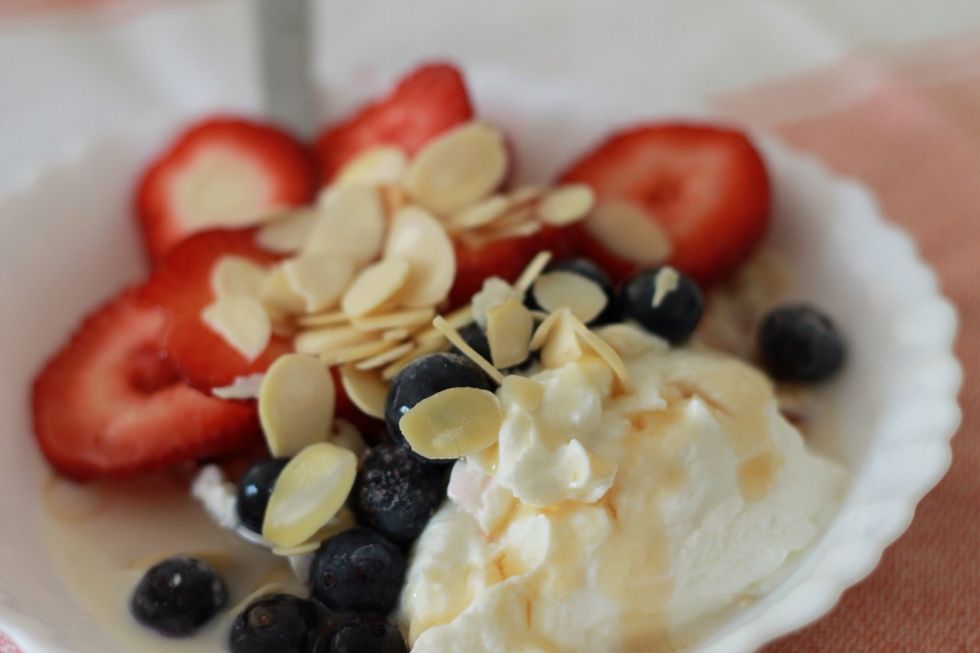 Drizzle with the maple syrup and sprinkle with almonds.