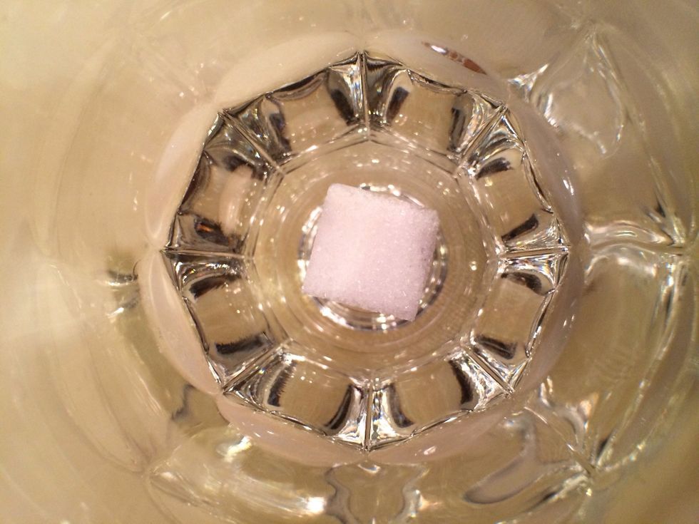 Drop 1 sugar cube in your glass and crush it up! Use whatever tool you can find (spoon, muddler, chopstick)!