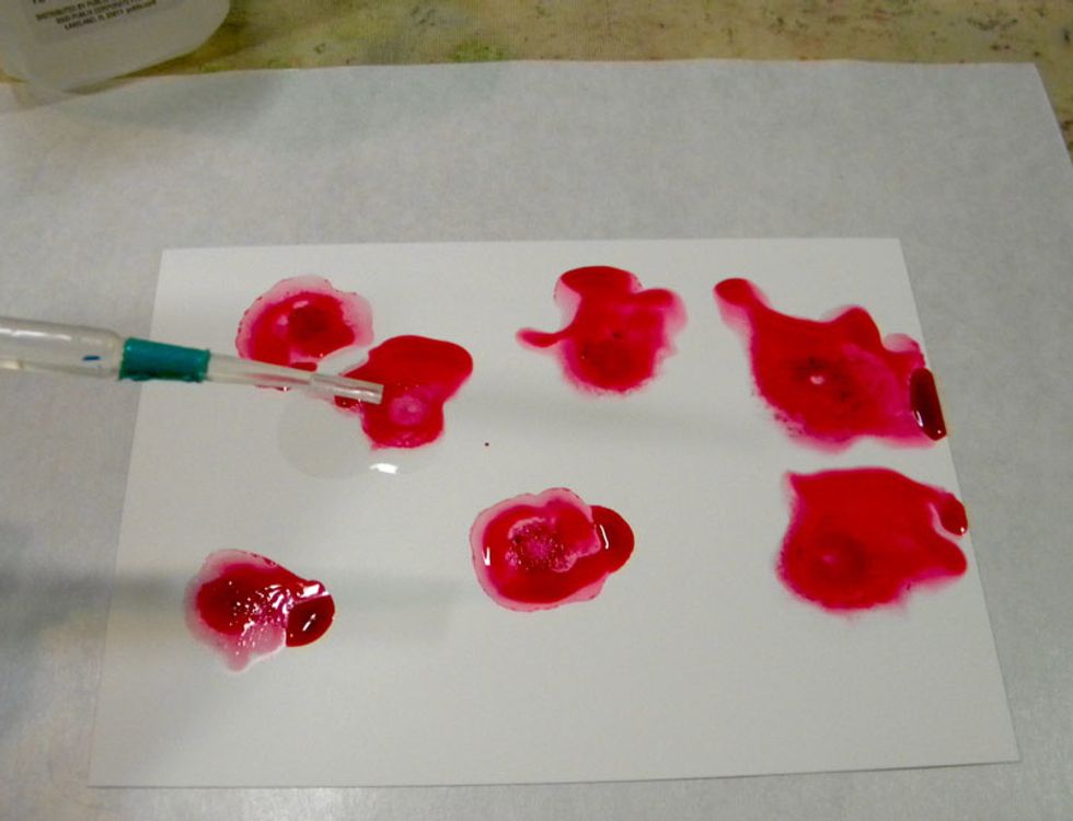 Drop alcohol onto the Minx and watch as the Ink spreads. Since the paper is non-porous the inks are free to move around without absorbing into the paper.