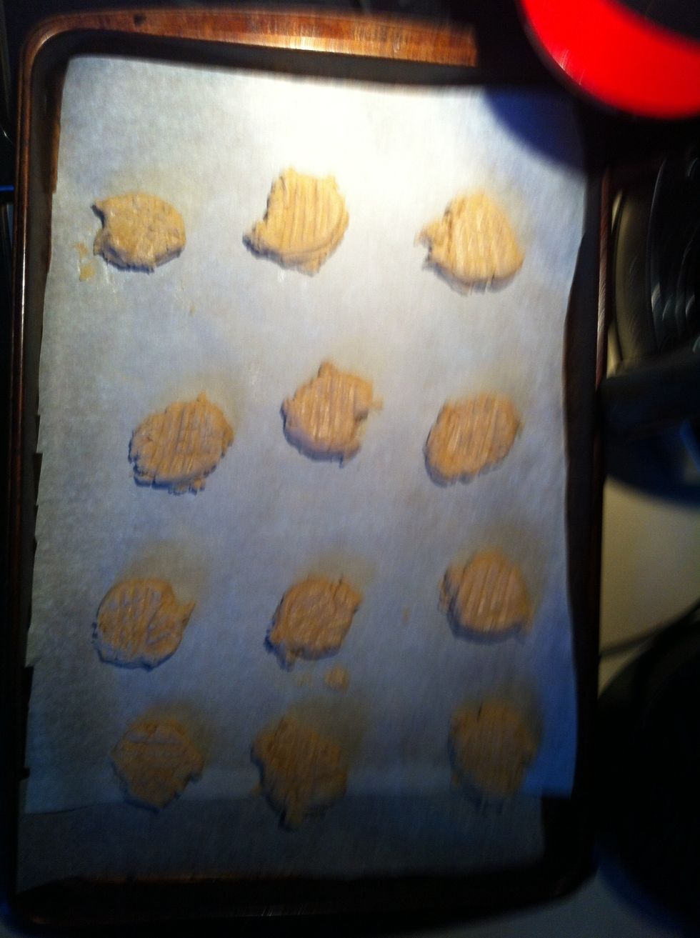 Drop by rounded measuring tablespoon of dough 2 inches apart onto ungreased baking sheet slighting criss cross pattern.