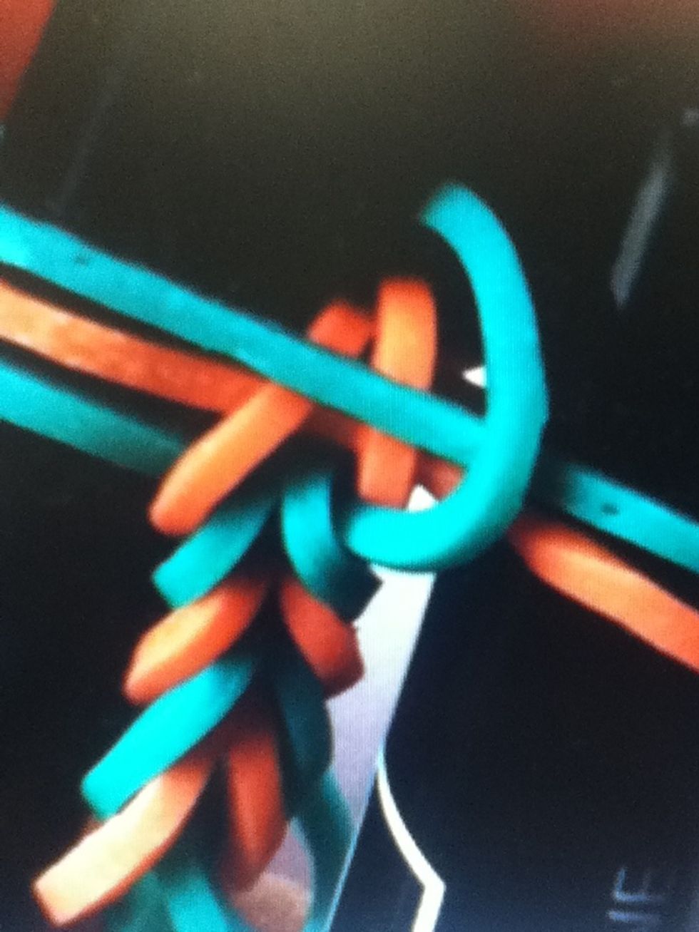 Drop the elastic in the center. Pull the bracelet in the center between the pens to stretch out and settle the placement of the elastics.