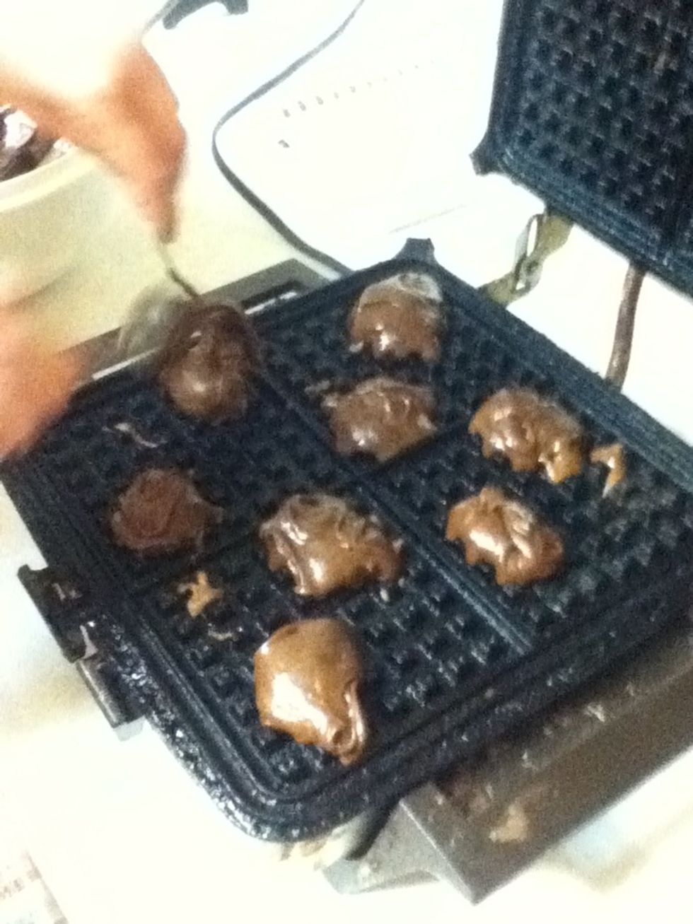 Drop two generous tablespoonfuls of the dough in each section (as shown above). Close it and cook the dough for 45 seconds to 1 1/2 seconds.