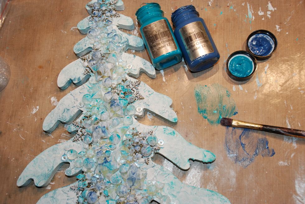 Dry-brush Velvet Fiji and Reef on top of the embellishments.