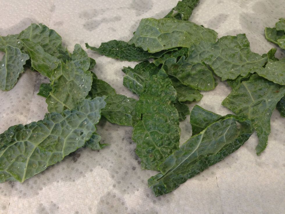 Dry kale completely on paper towel.
