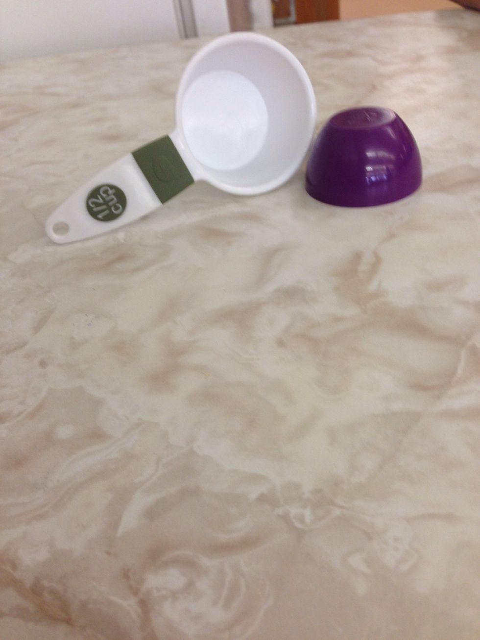 Dry measuring cup this is used for measuring dry ingredients I can use this when I measure flower
