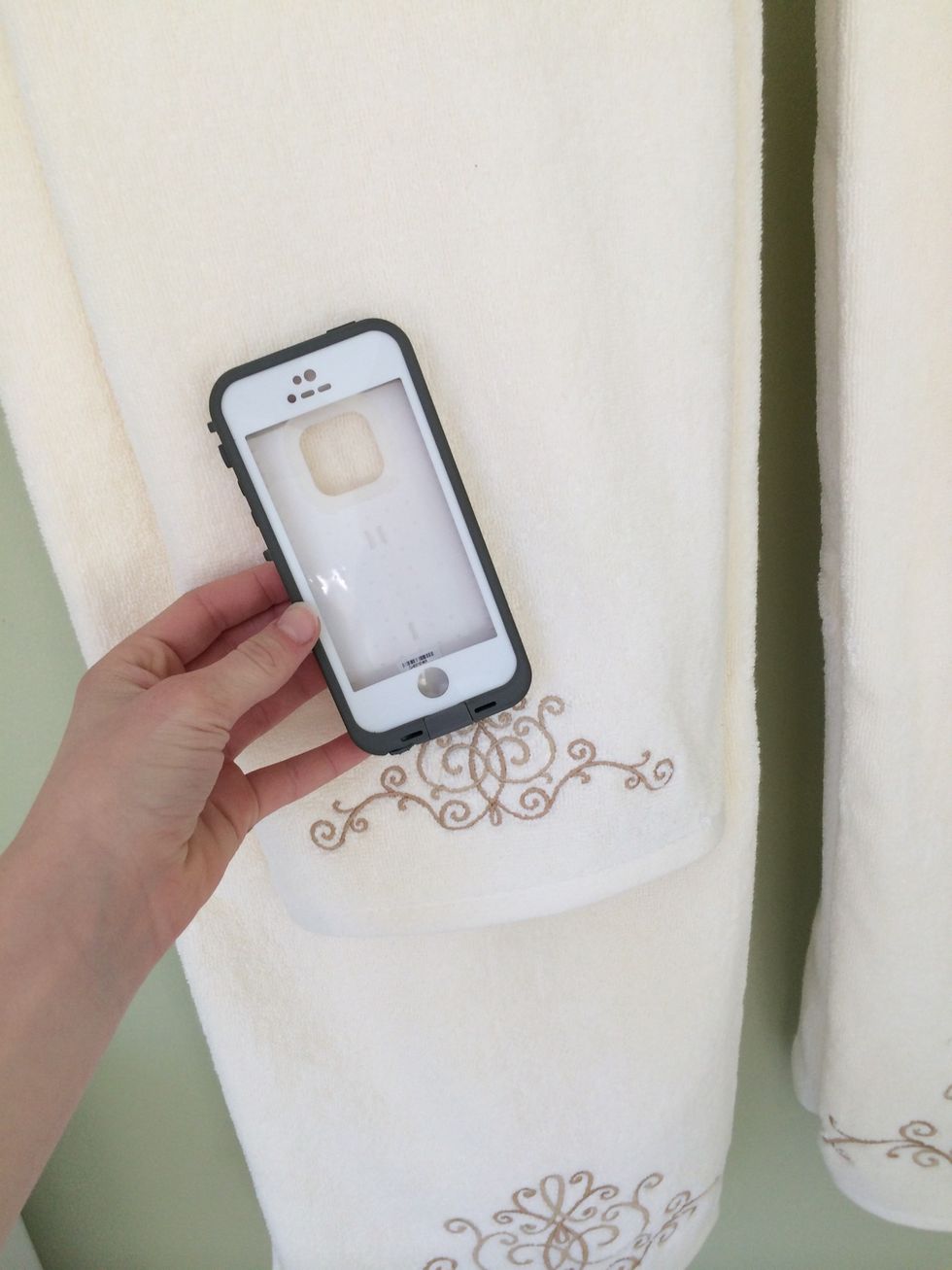 Dry off the OUTSIDE only of your case.