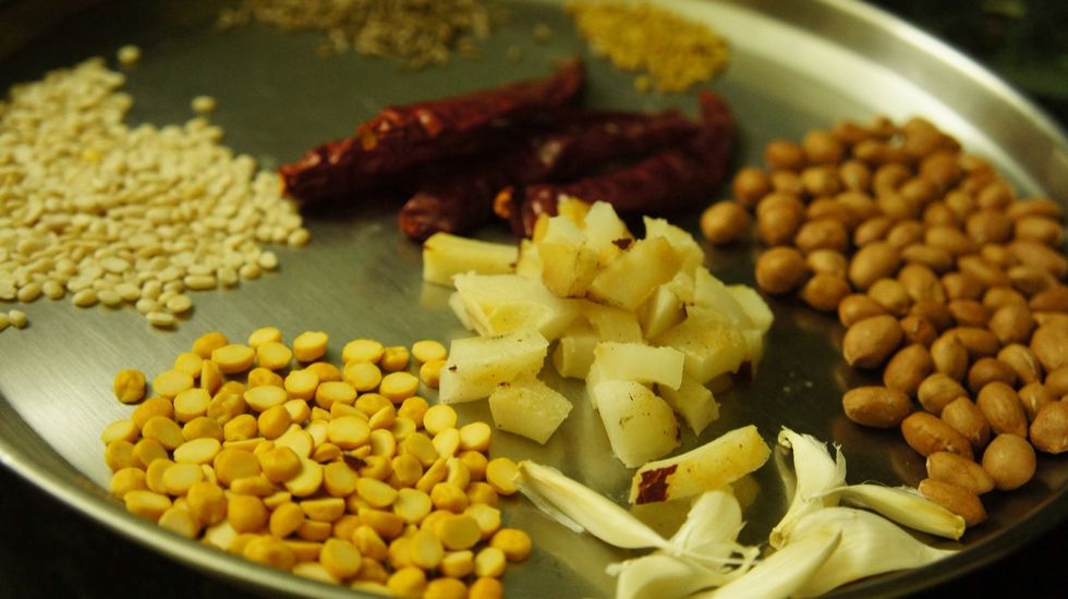 Dry red chillies, chick peas, black lentils, fenugreek seeds, dry coconut, cumin seeds and Garlic