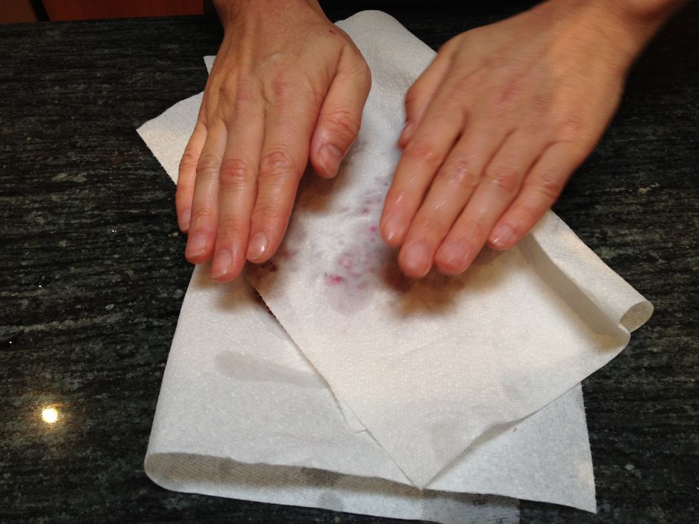 Dry the aril on some paper towels. Make sure to remove as much moisture as possible. This is especially important if you plan to store them in the fridge for later and don't want them to get moldy.