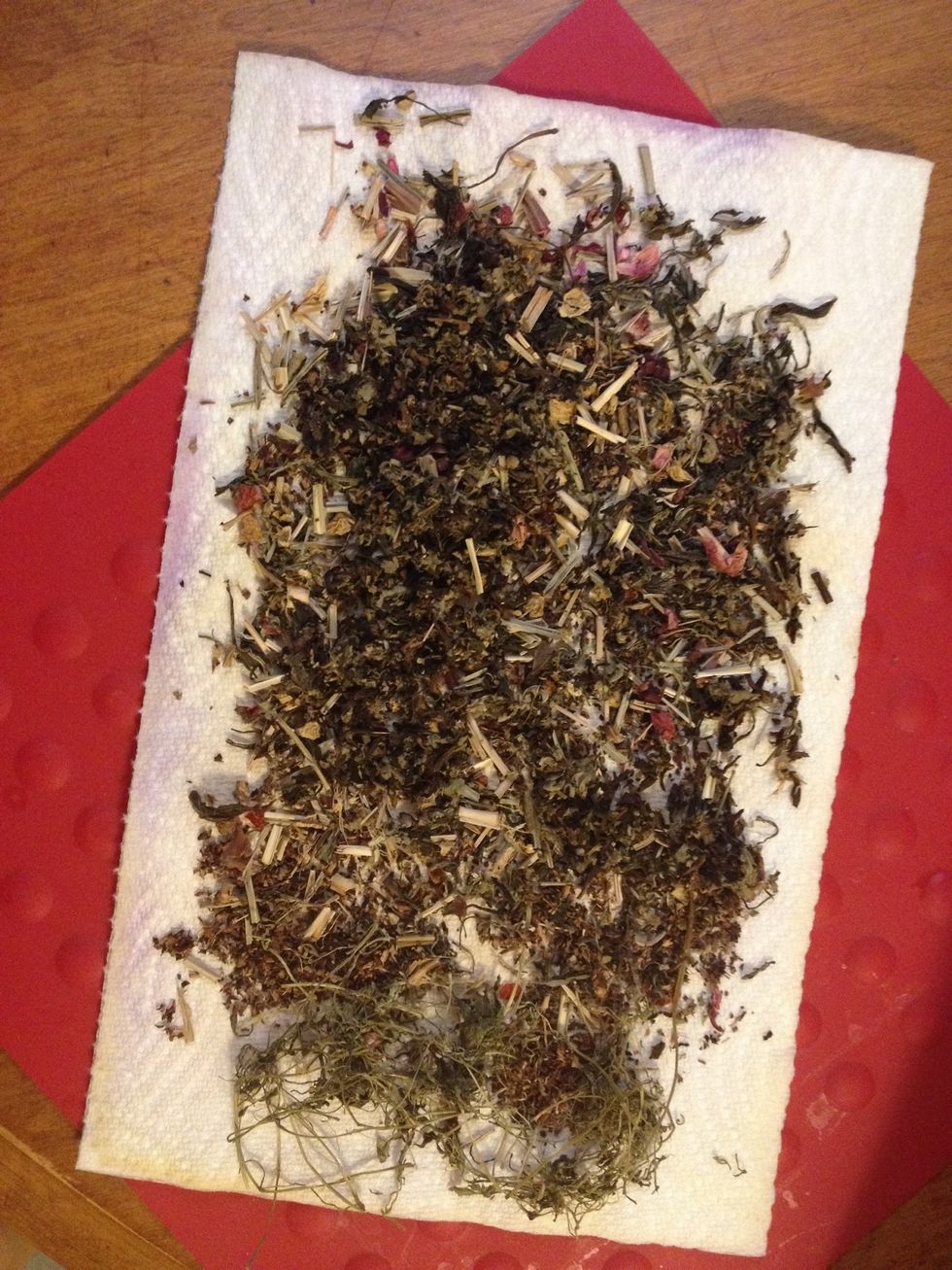 How to reduce odors with used tea leaves B+C Guides