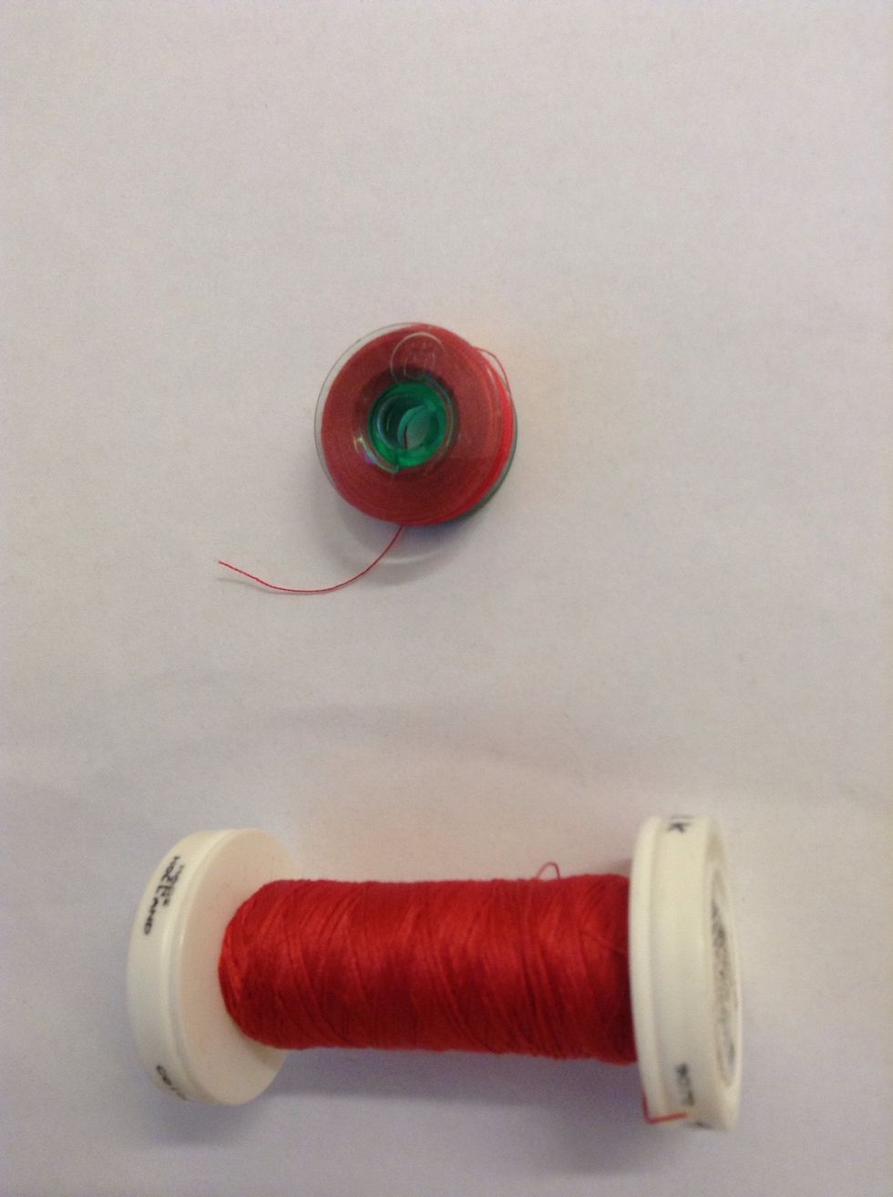 Du beh\u00f6ver en \u00f6vertr\u00e5dsrulle och en gr\u00f6n undertr\u00e5dsspole. V\u00e4lj samma f\u00e4rg p\u00e5 \u00f6ver- och undertr\u00e5d.