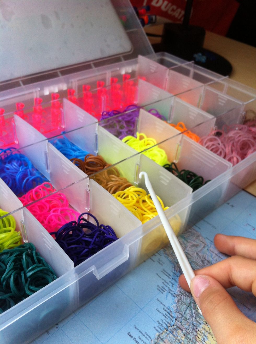 Du beh\u00f6ver loom bands & en krok