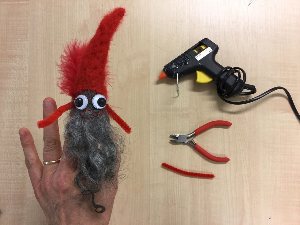 Du kan f\u00e4sta piprensare som armar eller ben. Anv\u00e4nd d\u00e5 limpistol.