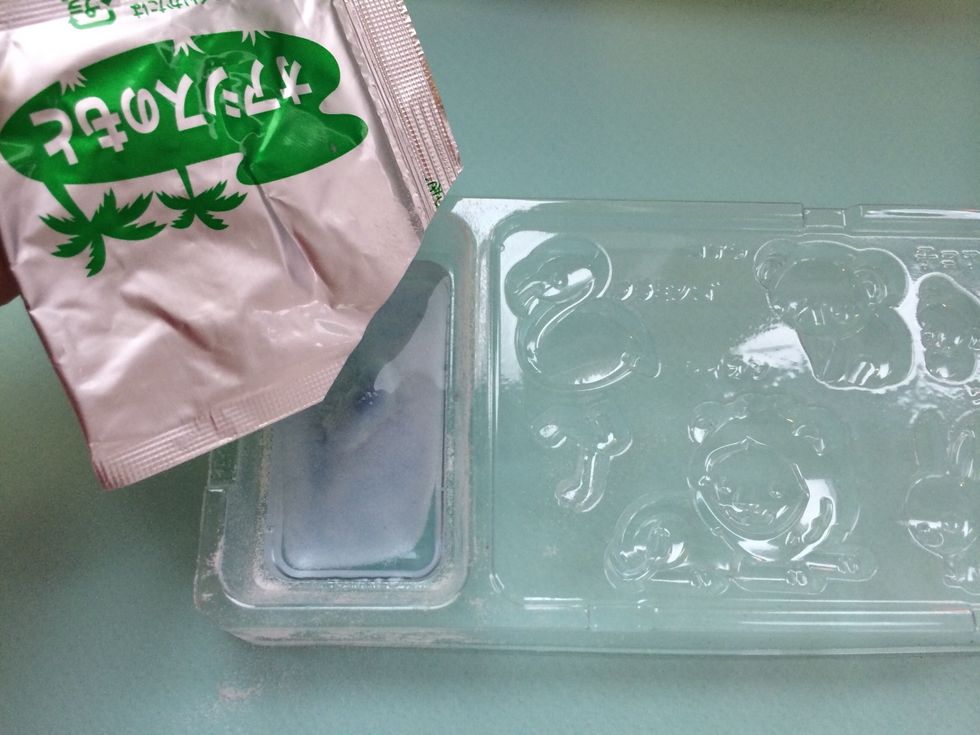 Dump SILVER Pack Gummy Activator into water