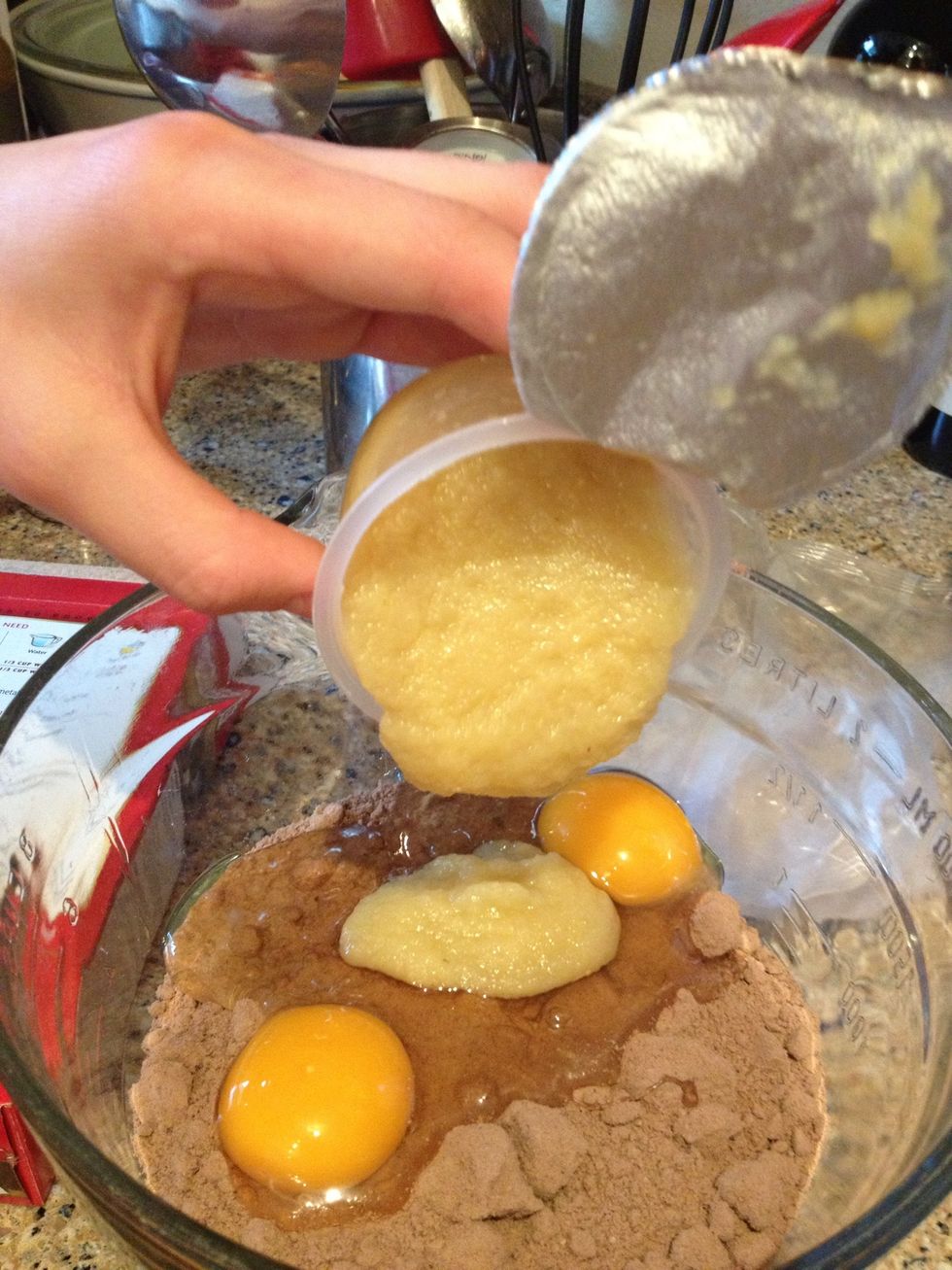 Dump the cup of applesauce in with the other stuff...