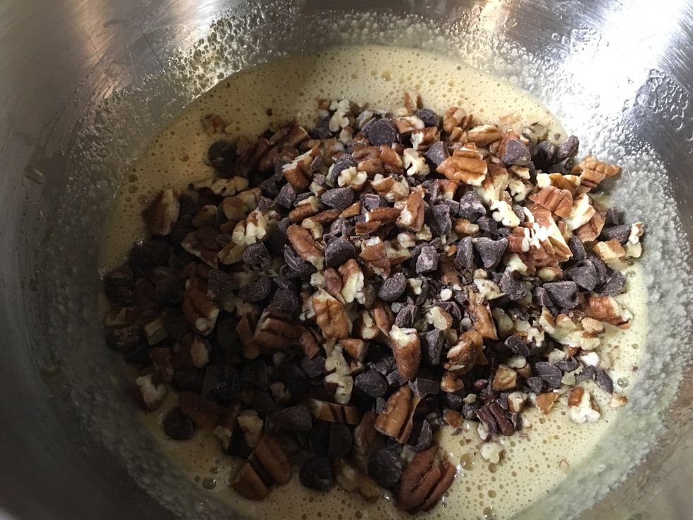 Dump the pecan/chocolate mixture into the liquid. Fold together.