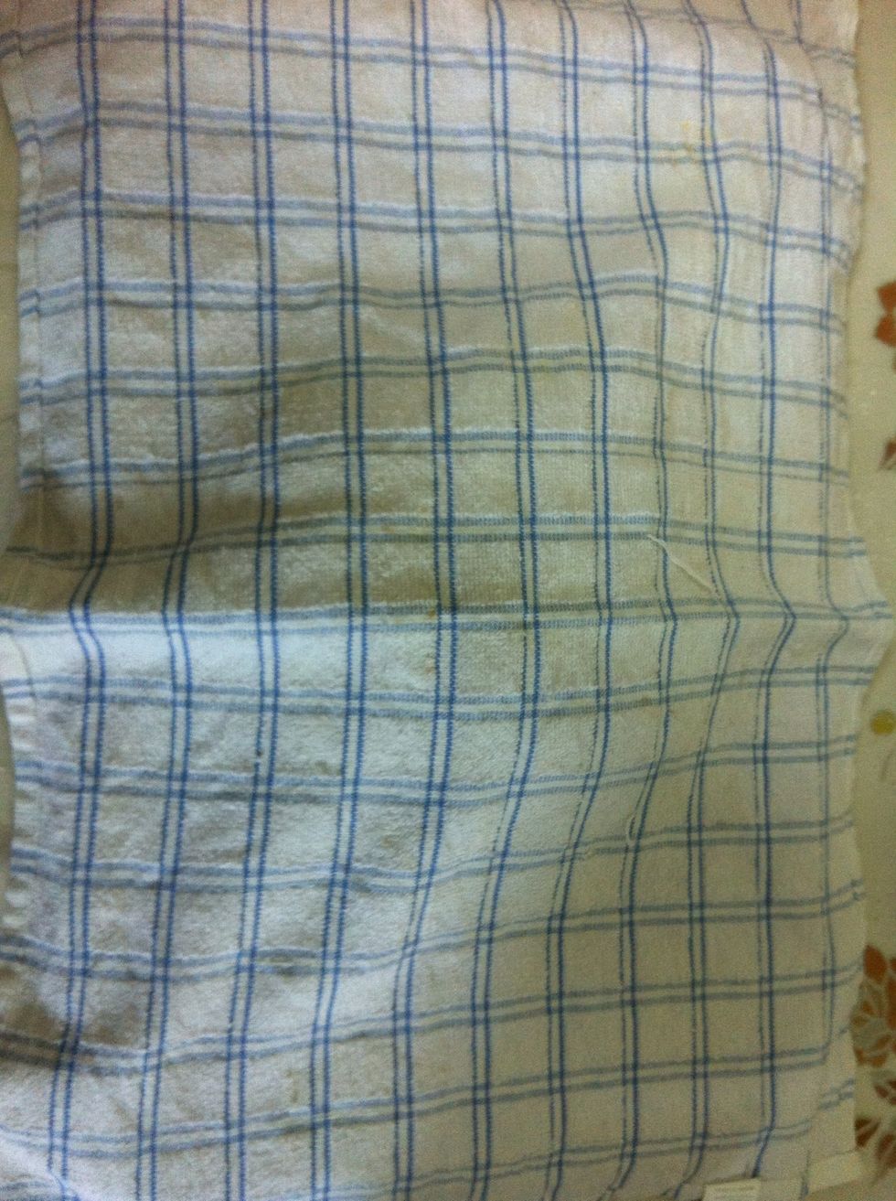 Dust the top of the dough with flour and then cover with a towel for 15 minutes