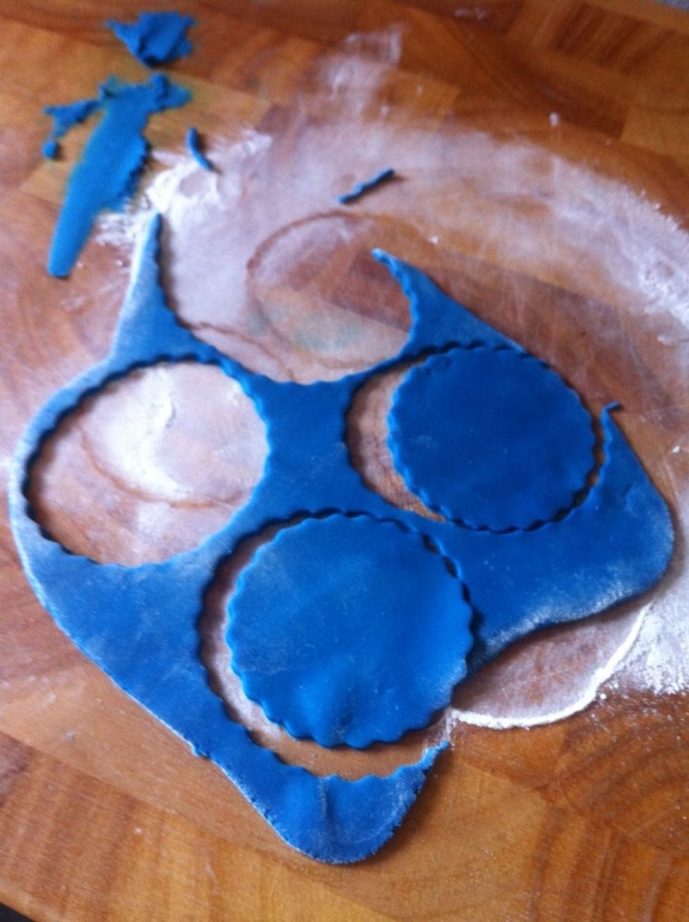 Dust your work area with some icing sugar to stop the icing sticking. Roll out your blue icing then cut out as many pieces of icing as necessary. This will depend on how many cupcakes you have made.