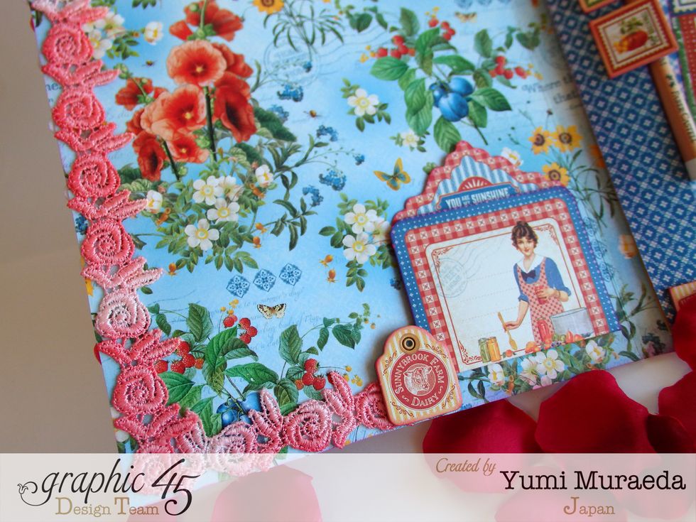 Dye another flower ribbon and paste the page and decorate like this