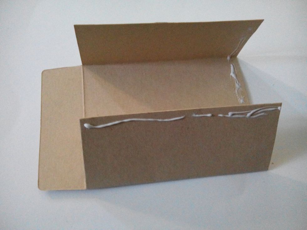 E dobrando o envelope cole a uni\u00e3o do mesmo.