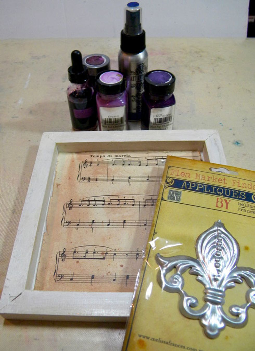Each canvas has a different color. For the first canvas I chose purples in various medium; Sorbet, Velvet, Colorations and Minx.