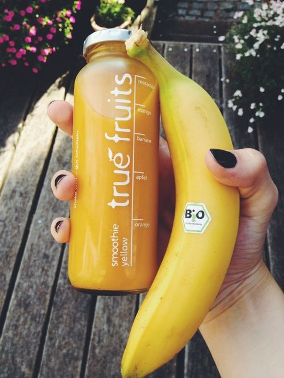 Eat a healthy snack about 30-45 minutes before you exercise to maintain your energy levels and get through the whole workout. Pick complex carbohydrates like a banana or toast with peanut butter.