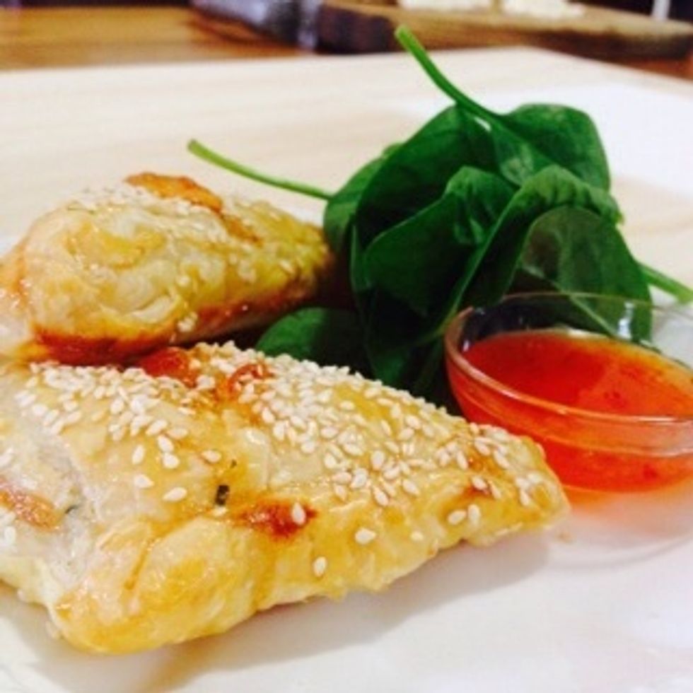 Eat with (or without) a sauce of your choice, (I have used sweet chilli sauce) and enjoy!