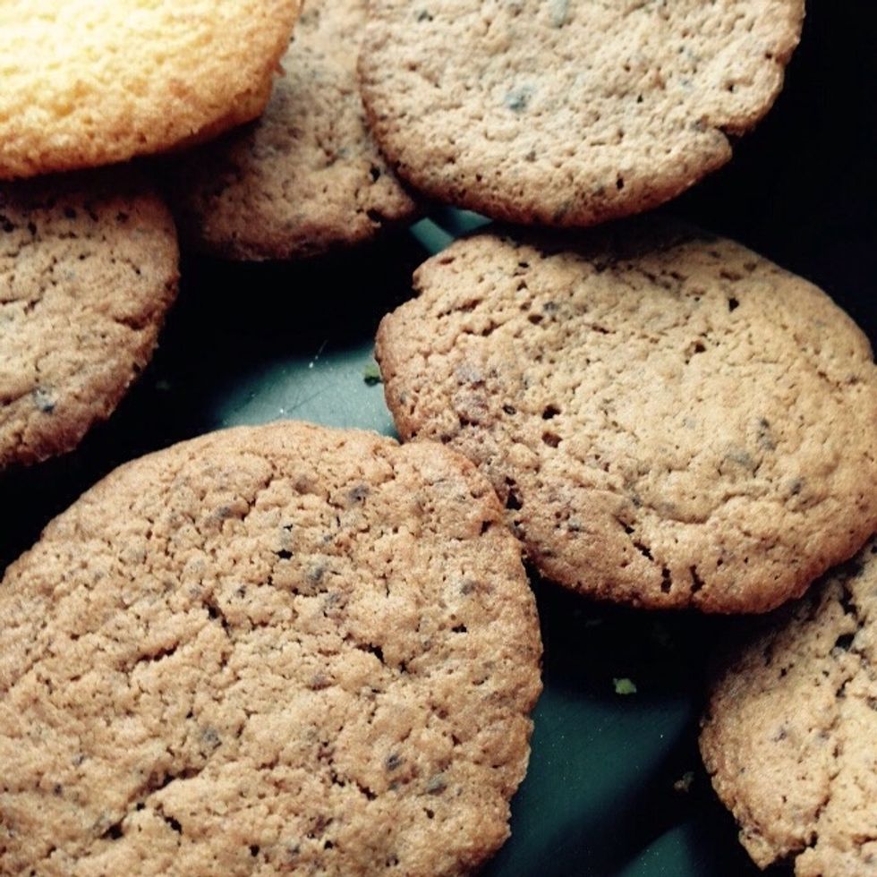 Edit 01: if you want to add a twist, you can swap lemon and orange peel with cocoa powder and soluble coffee in the dough.