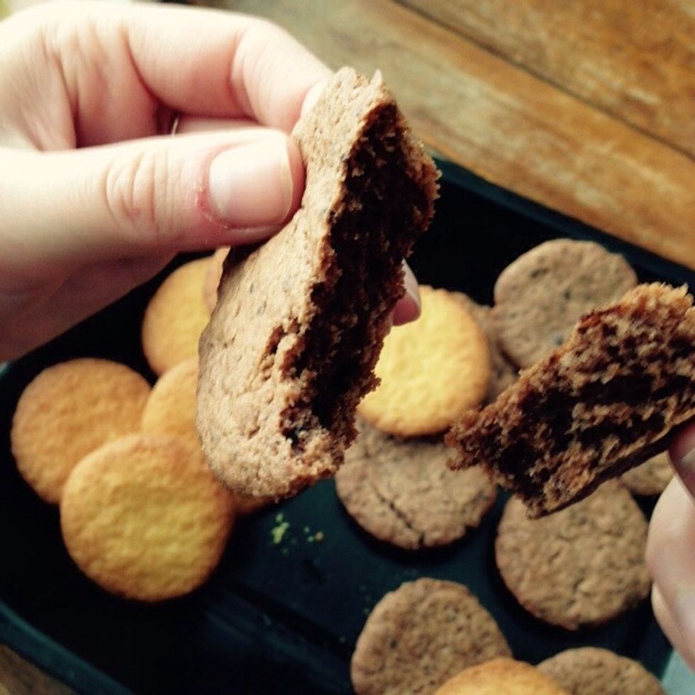 Edit 01: if you want to add a twist, you can swap lemon and orange peel with cocoa powder and soluble coffee in the dough.