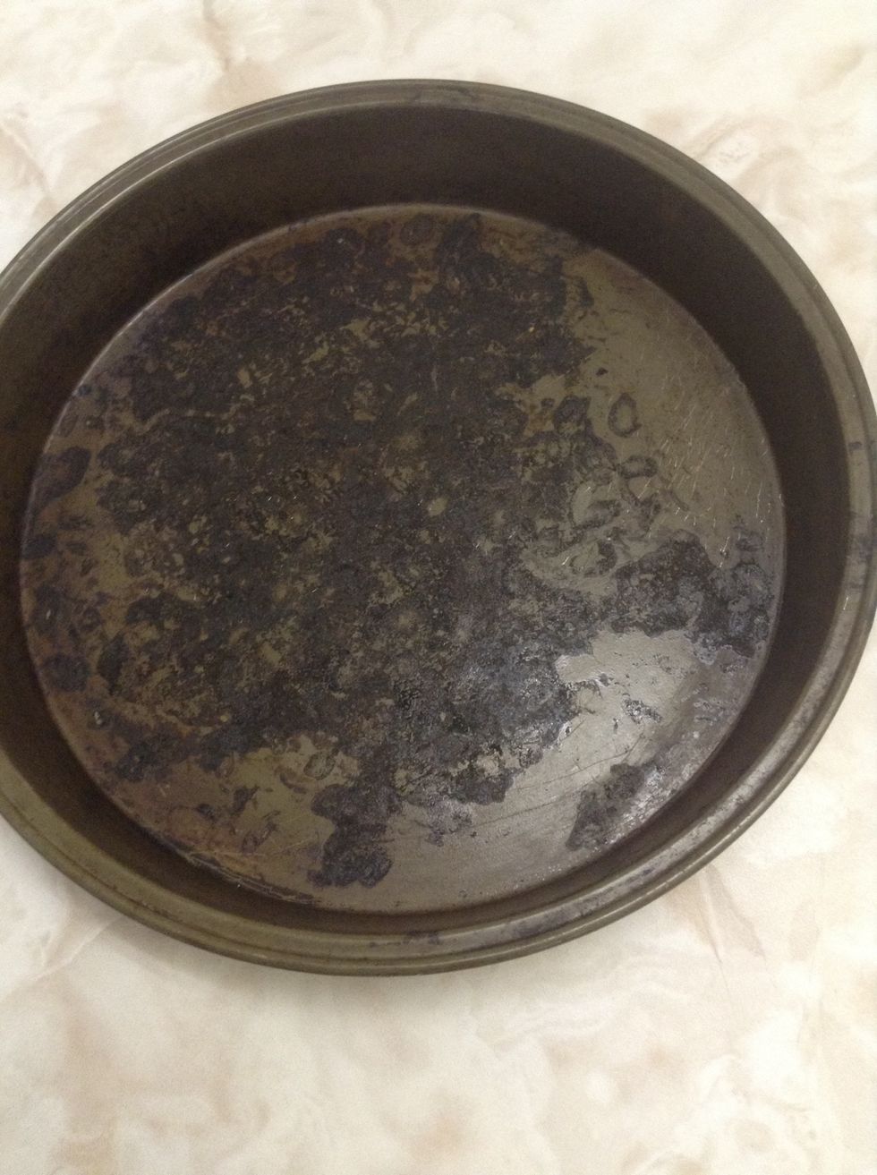 Eight inch cake pan. It looks like a moon. Used to make cake. I can use a cake pan to make cake. (I know, I'm so original.)