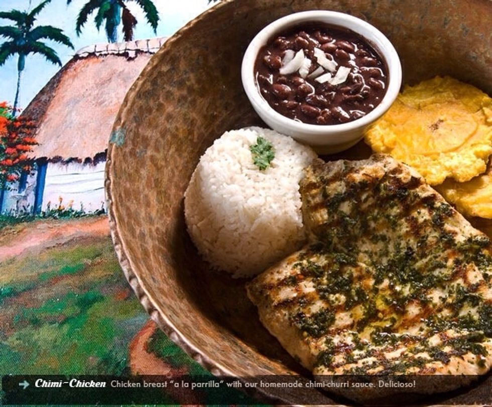 El m\u00e1s commeon plato principal en Sergio's es el filete de pollo frito, con arroz, frijoles negros, y pl\u00e1tanos. \u00a1Es sabros\u00edsimo!\ud83d\ude0a